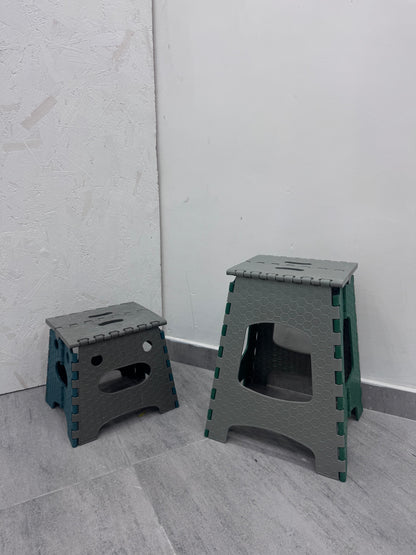 Chaise pliable robuste en plastique recyclé. Supporte jusqu'à 120 kg. Rangement compact. Pour la maison, le jardin, l'atelier